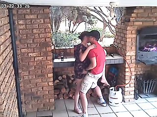 Spycam: pareja de alojamiento de motor -catering de CC TV follando en el porche delantero de numbed reserva natural