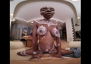 VRConk Geile afrikanische Prinzessin liebt es, weiße Jungs hither VR-Pornos zu ficken